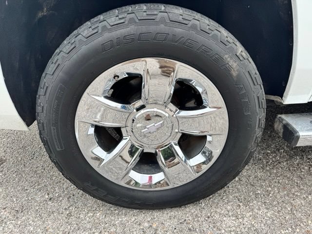 Used 2018 Chevrolet Suburban LT w/ LT Signature Package RWD image 24