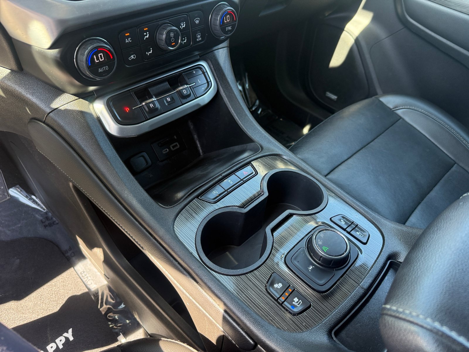 Used 2023 GMC Acadia SLT w/ Elevation Edition FWD image 13