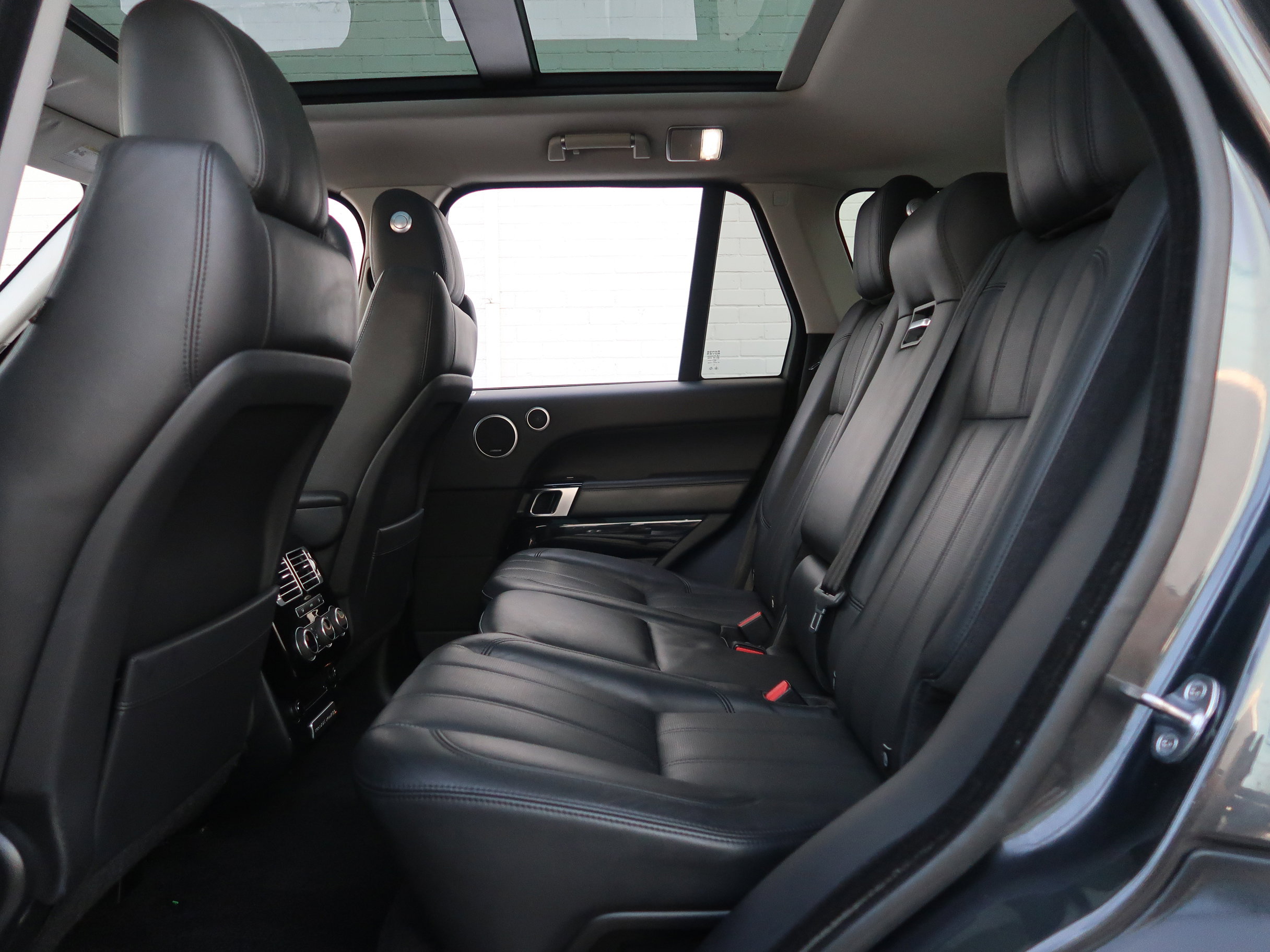 Used 2016 Land Rover Range Rover HSE image 47