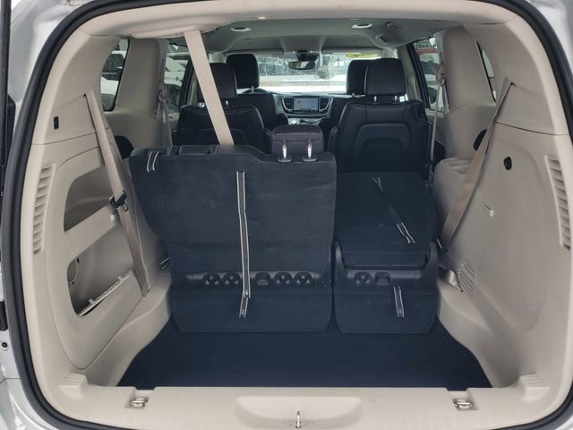 Used 2024 Chrysler Pacifica Touring-L FWD image 7