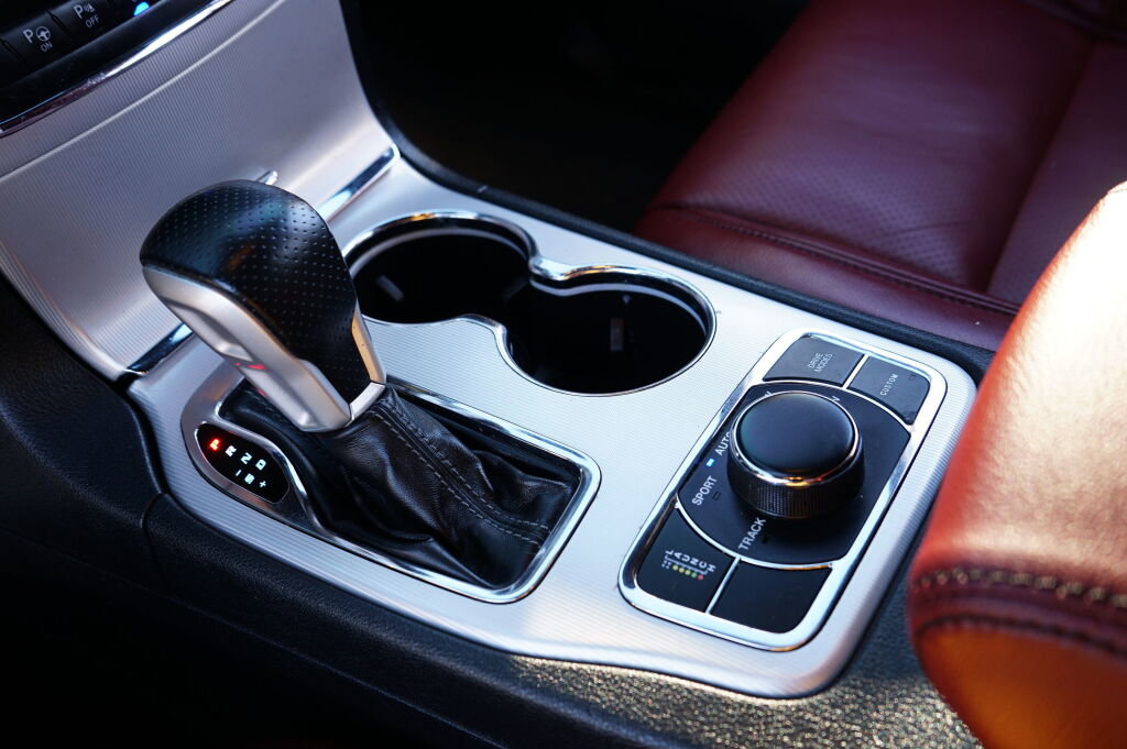 Used 2018 Jeep Grand Cherokee SRT image 25