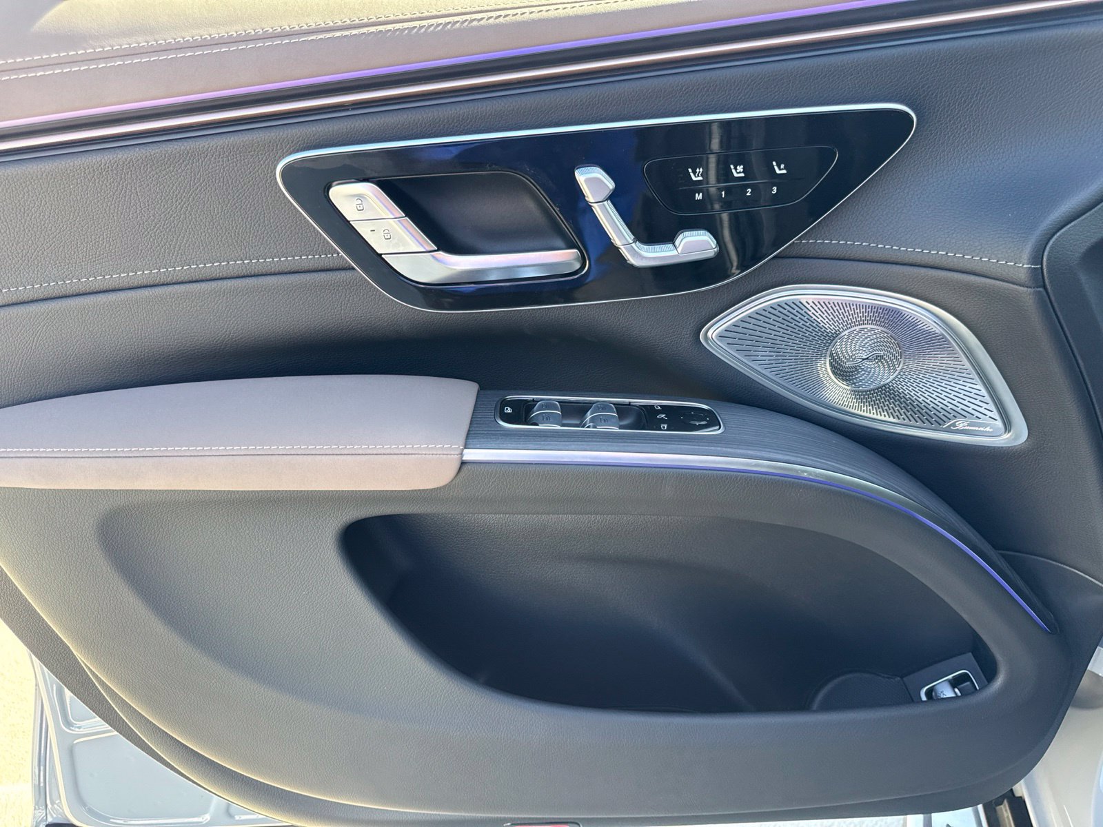 New 2027 Mercedes-Benz EQS 400 4MATIC SUV image 16