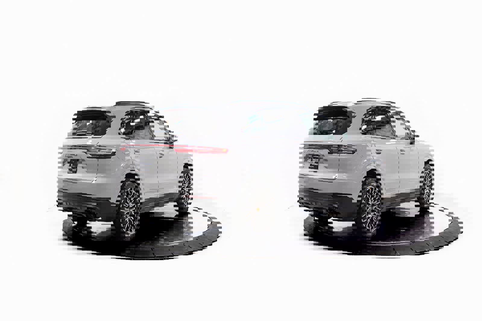 Certified 2023 Porsche Cayenne S Platinum image 7