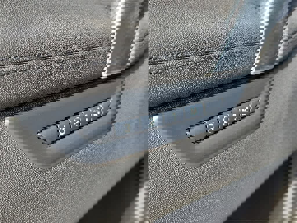 Used 2024 Land Rover Discovery Sport S image 21