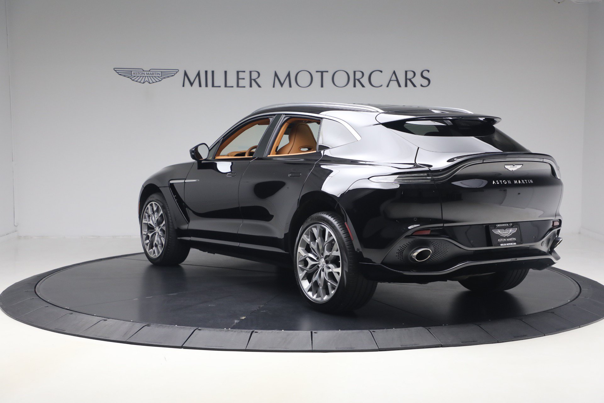 Used 2021 Aston Martin DBX AWD/4WD image 5