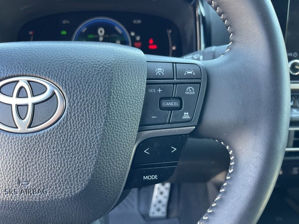 Used 2025 Toyota Camry SE w/ Convenience Package image 18