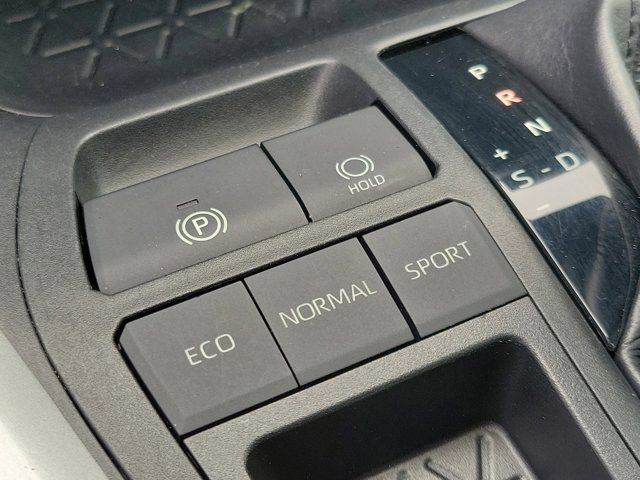 Used 2020 Toyota RAV4 XLE w/ Convenience Package FWD image 29