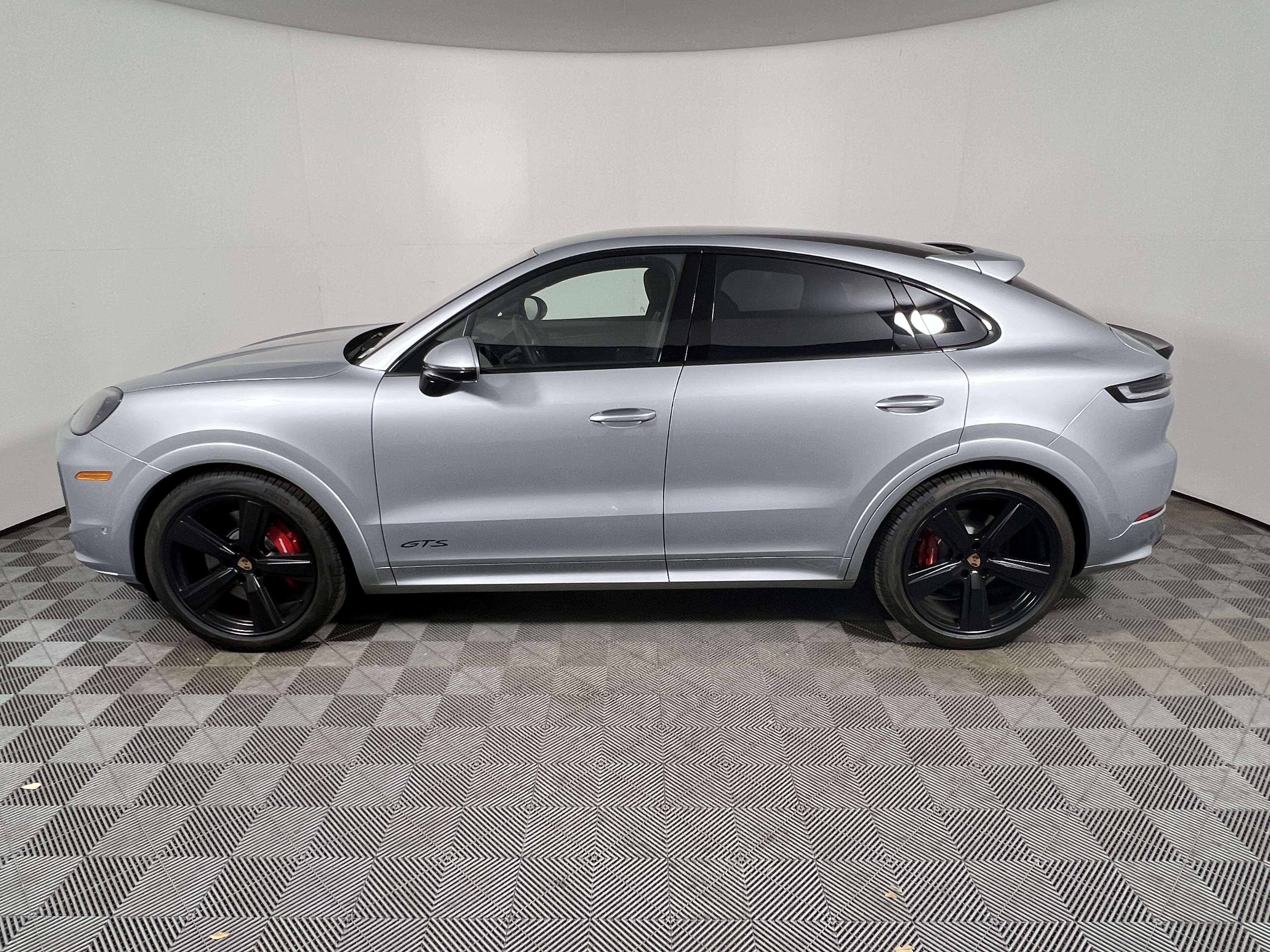Certified 2026 Porsche Cayenne GTS AWD/4WD image 2