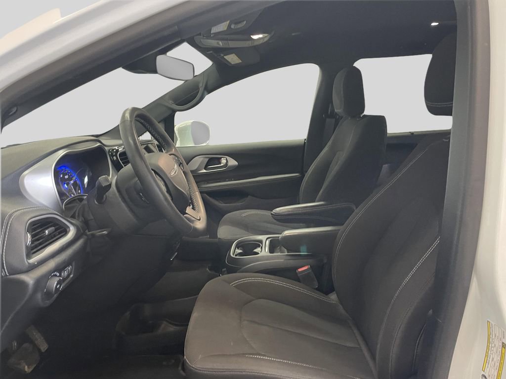Used 2022 Chrysler Pacifica Touring FWD image 11