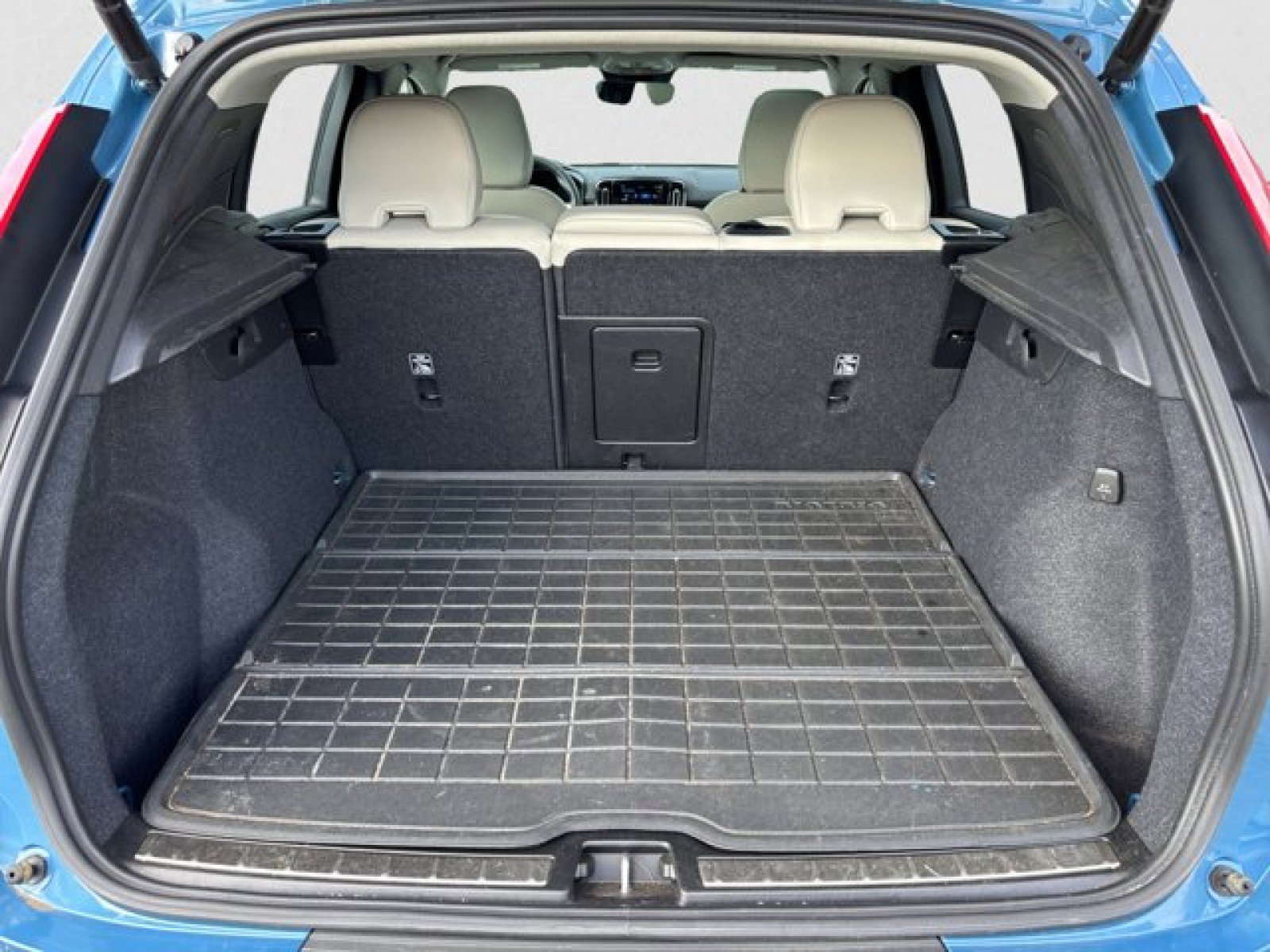 Used 2023 Volvo XC40 B5 Plus w/ Driver Assist Package image 19