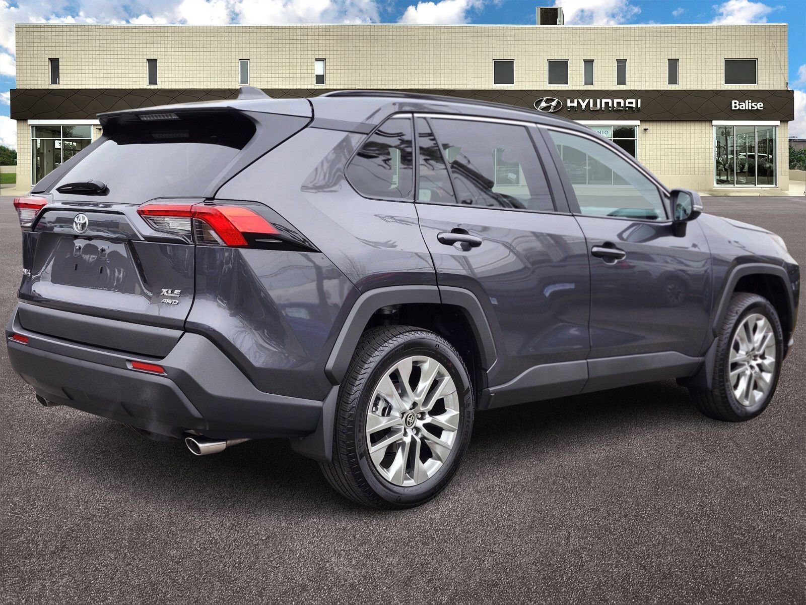 Used 2025 Toyota RAV4 XLE Premium image 3