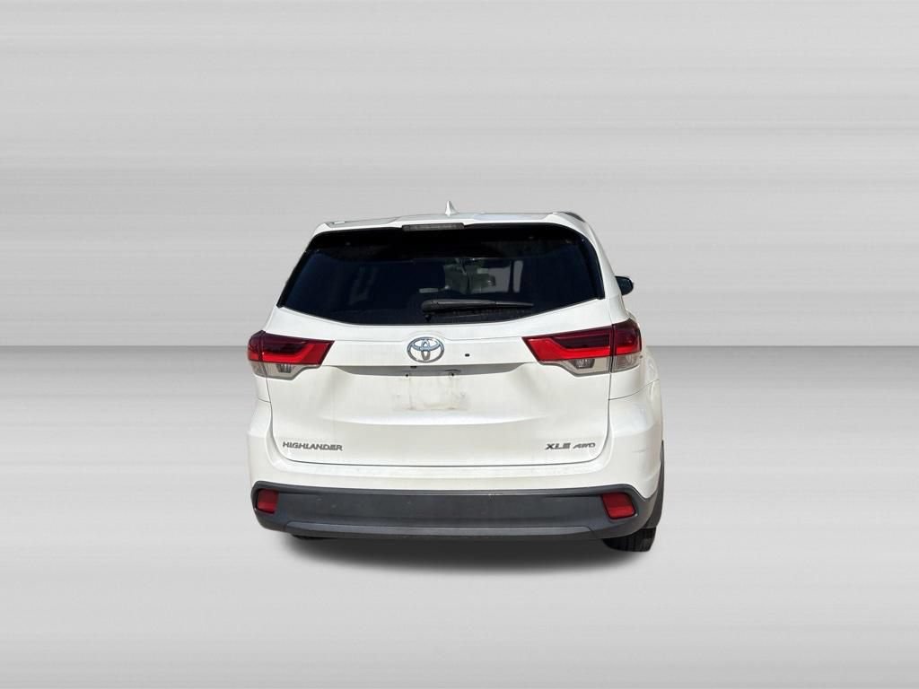Used 2017 Toyota Highlander XLE AWD/4WD image 4