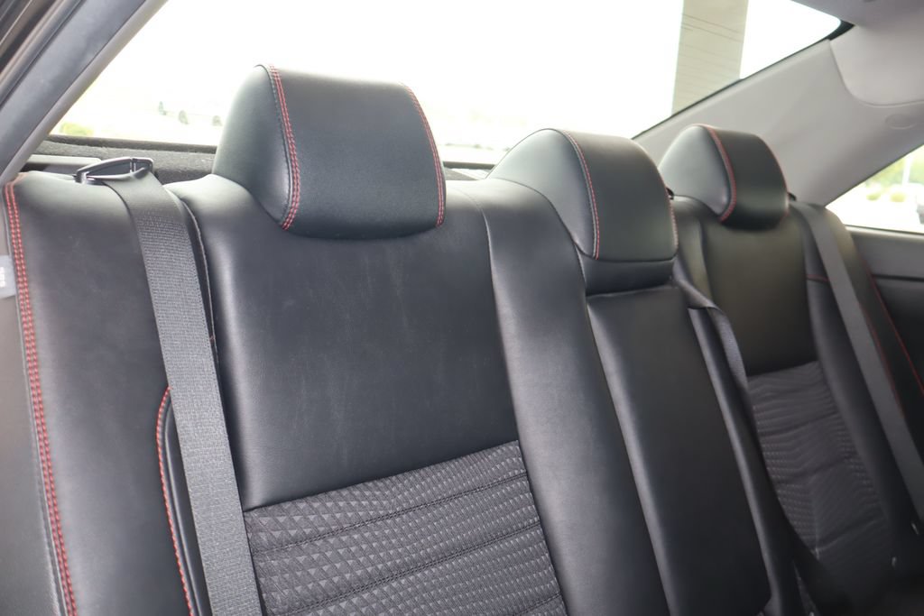 Used 2015 Toyota Camry SE FWD image 33