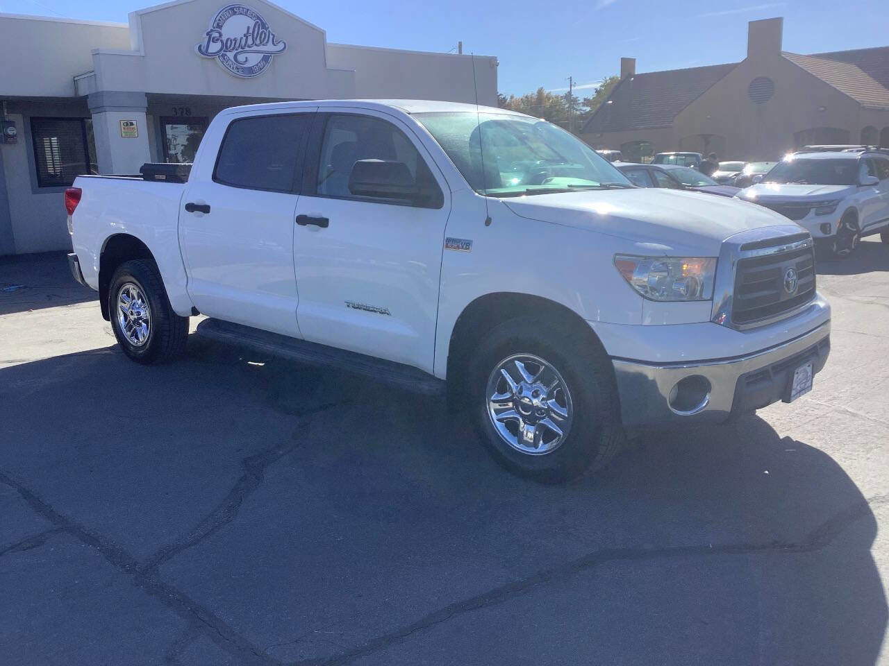 Used 2013 Toyota Tundra Grade 4x4 4dr CrewMax Cab Pick image 7