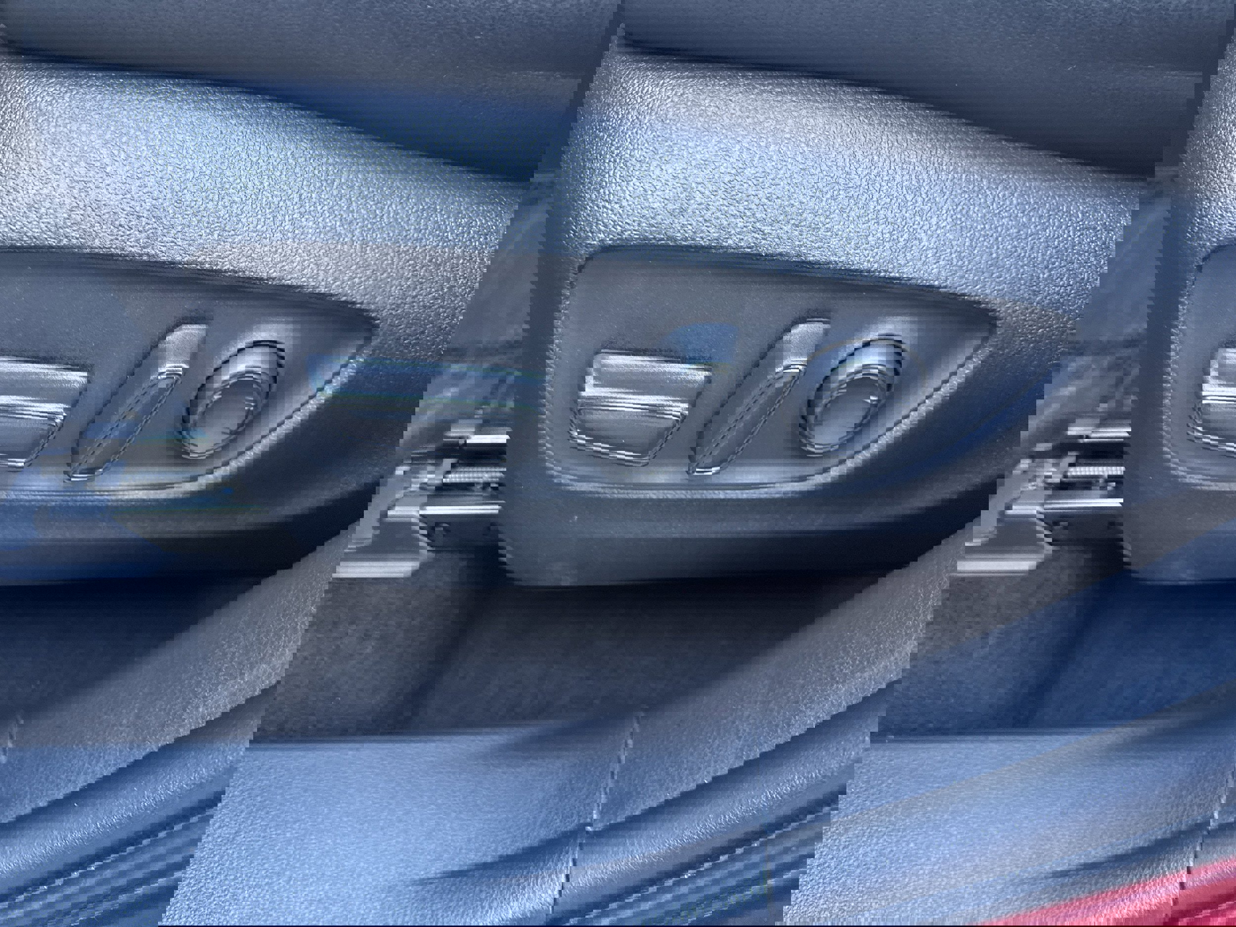 Used 2022 Toyota Highlander XLE image 6