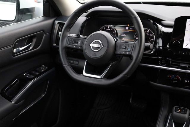 Certified 2025 Nissan Pathfinder SL image 27