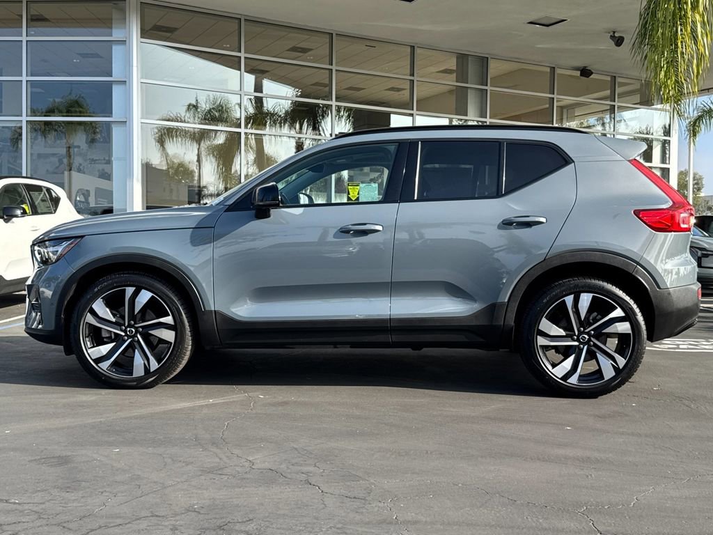 Certified 2023 Volvo XC40 B5 Ultimate w/ Climate Package image 2