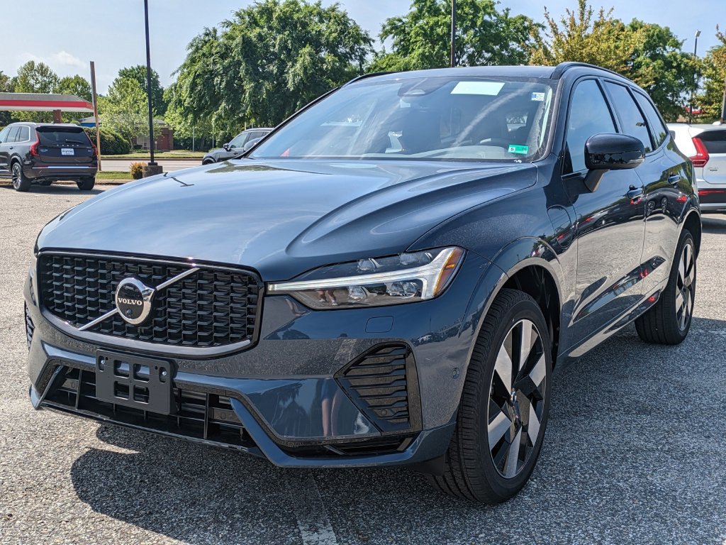 New 2025 Volvo XC60 T8 Plus w/ Protection Package Premier AWD/4WD image 8