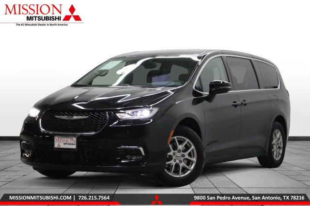 Used 2024 Chrysler Pacifica Touring-L image 1