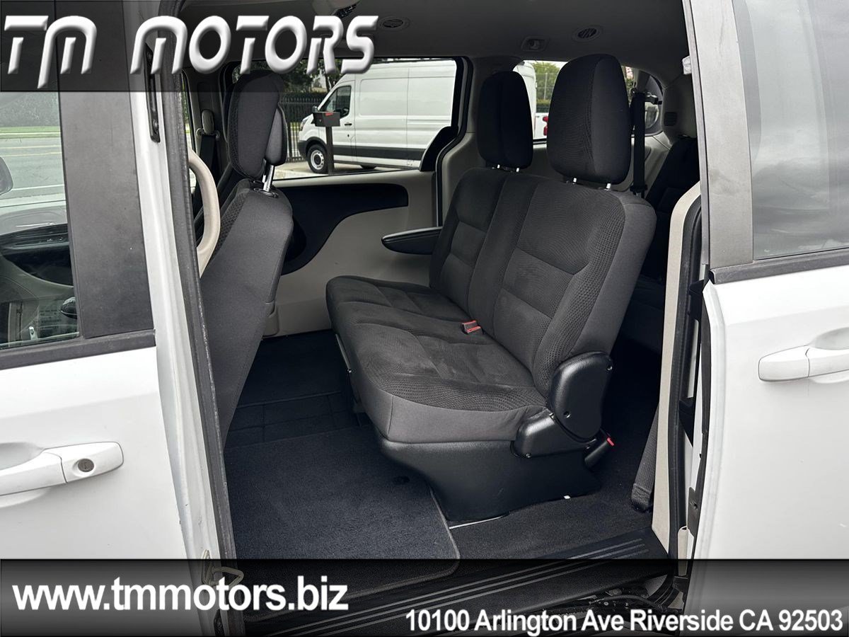 Used 2018 Dodge Grand Caravan SE FWD image 8