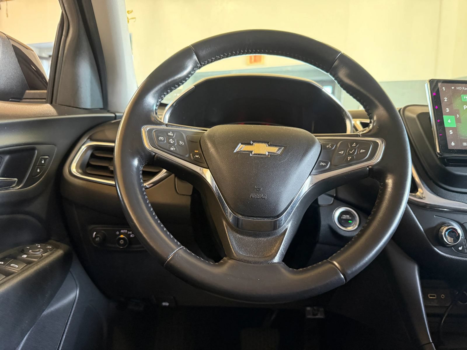 Used 2020 Chevrolet Equinox LT FWD image 14
