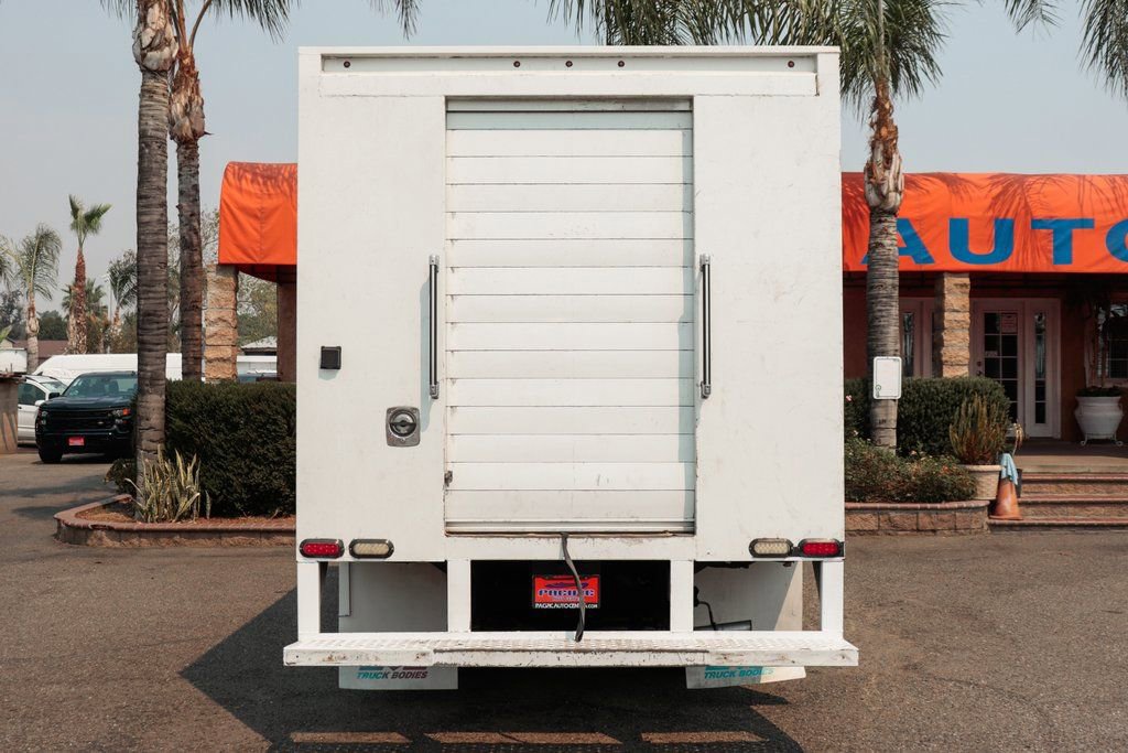 Used 2015 Chevrolet Express 4500 RWD image 8