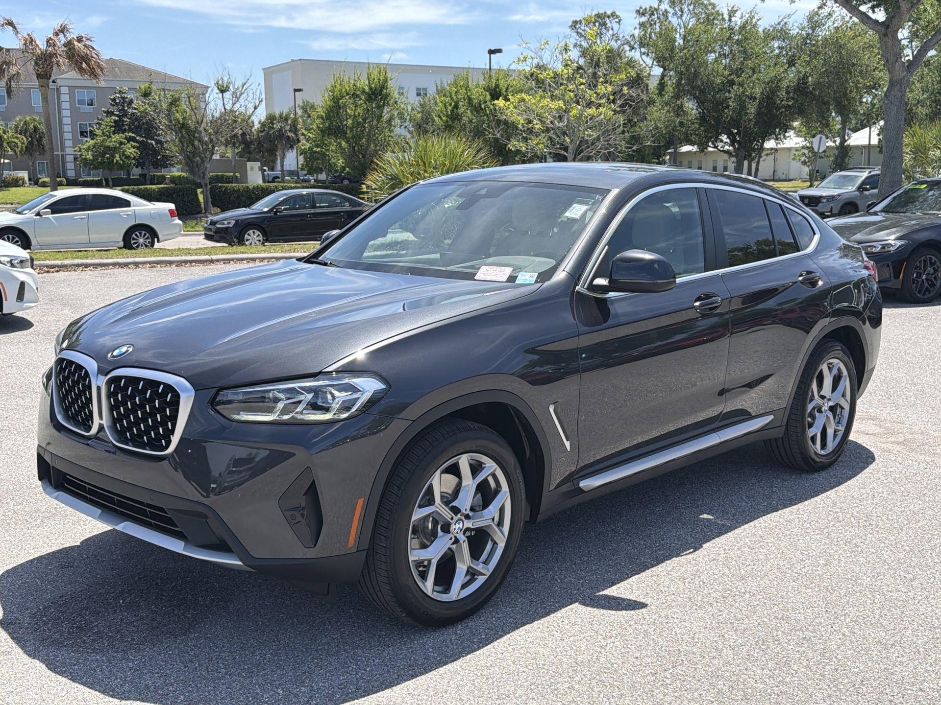 Certified 2025 BMW X4 xDrive30i w/ Premium Package image 8