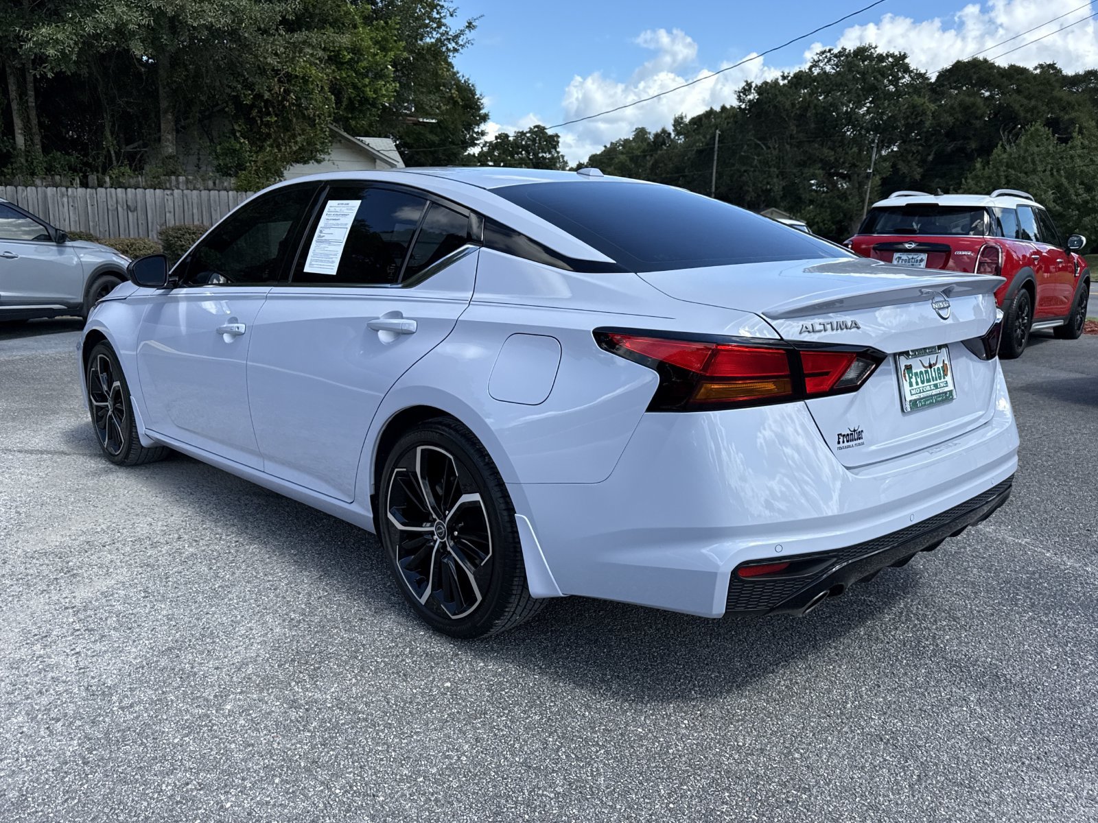 Used 2025 Nissan Altima 2.5 SR w/ SR Premium Package FWD image 3
