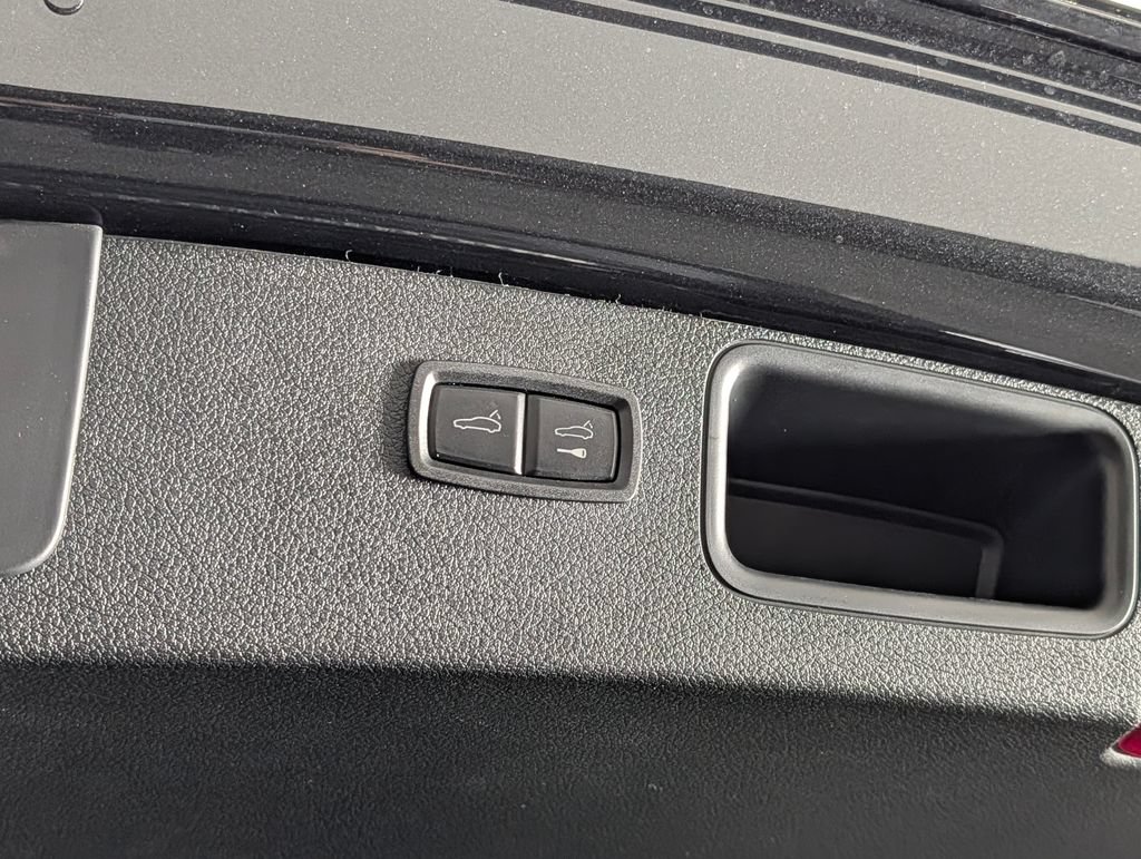 Certified 2026 Porsche Macan AWD/4WD image 19