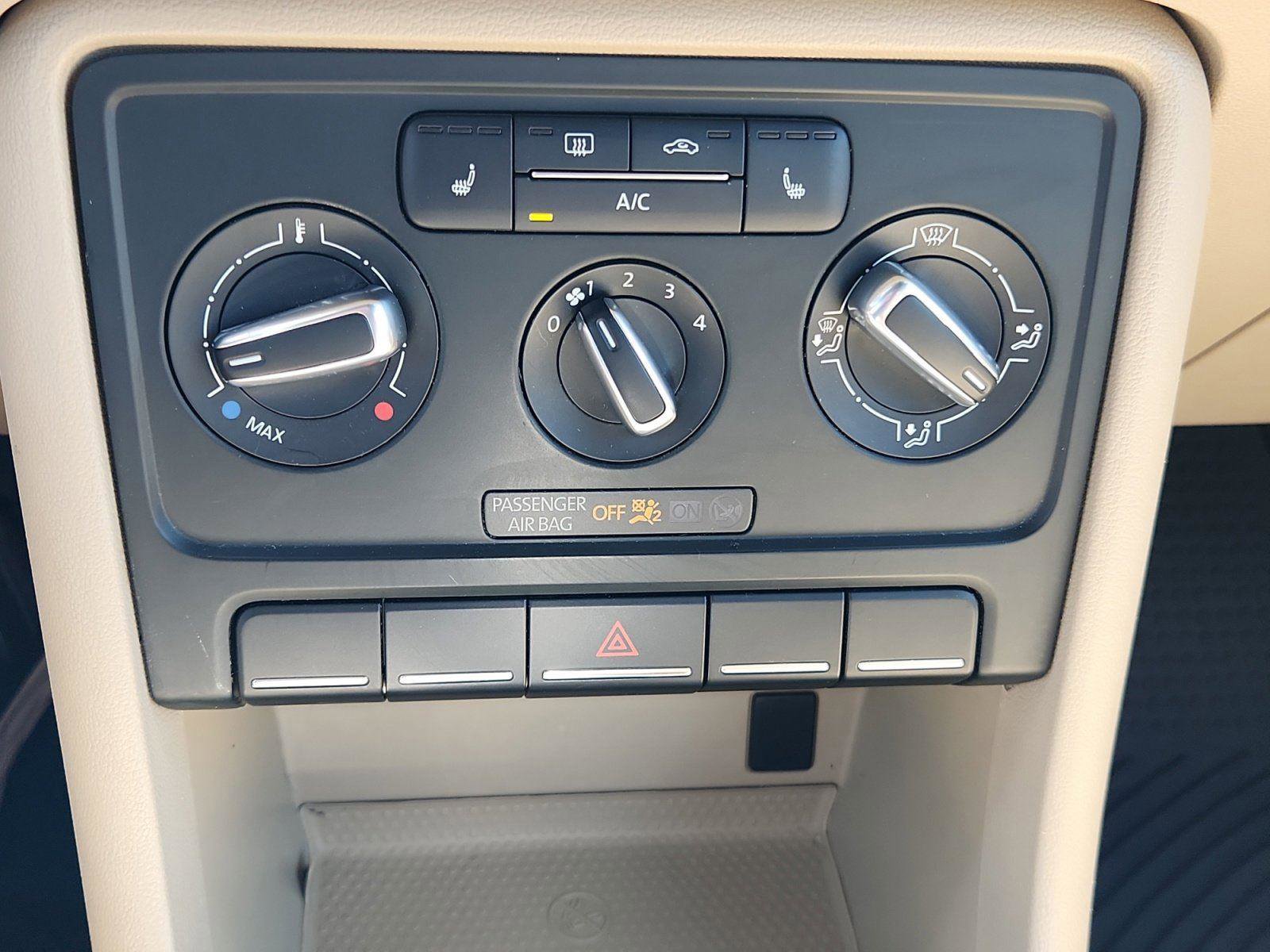 Used 2013 Volkswagen Beetle 2.5 image 24