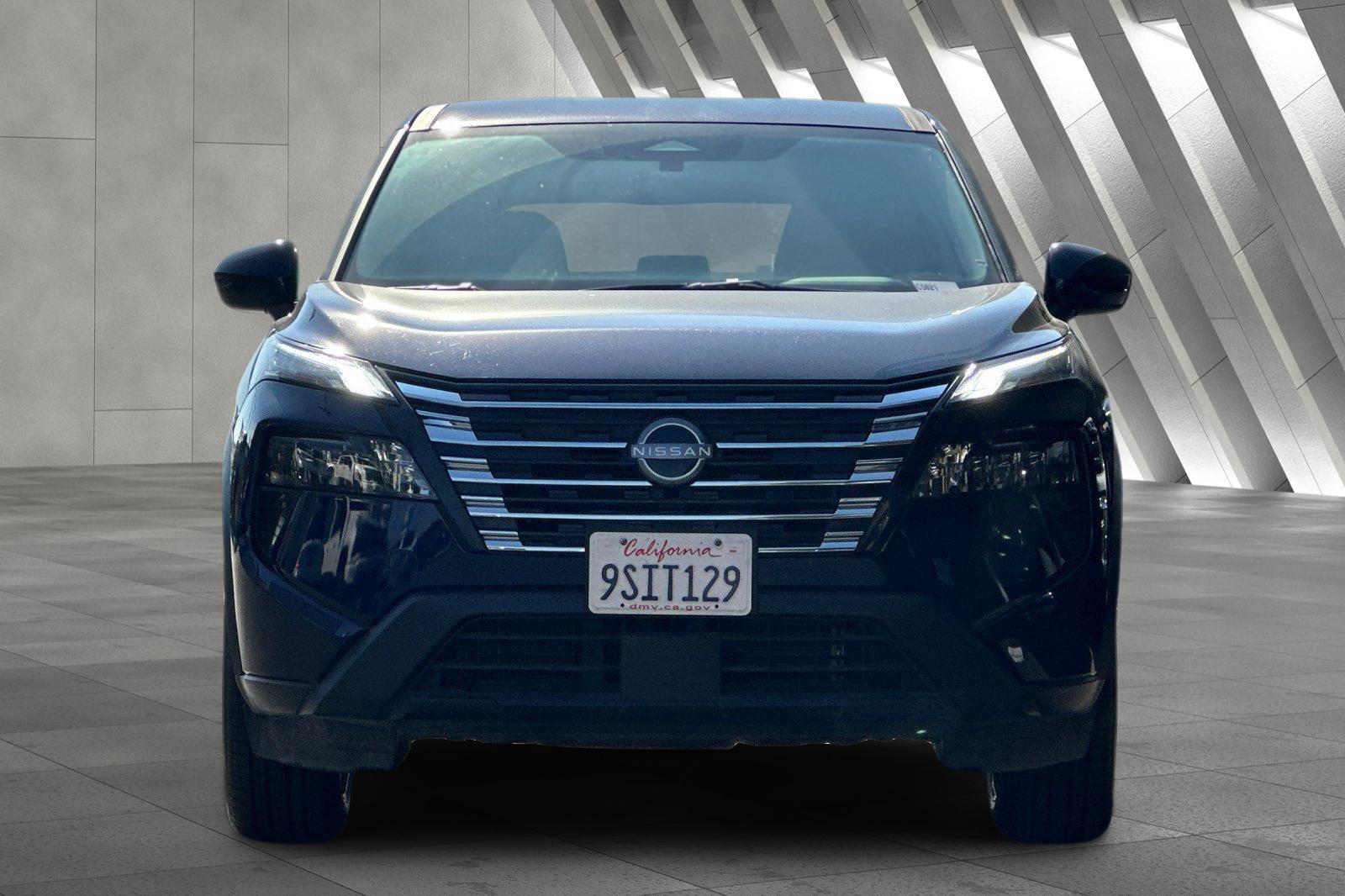 Used 2025 Nissan Rogue SV image 9