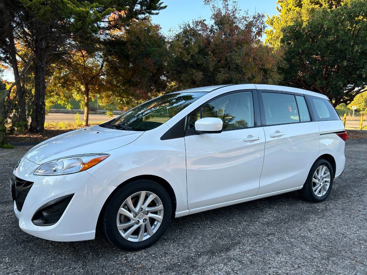 Used 2012 MAZDA MAZDA5 Sport image 4