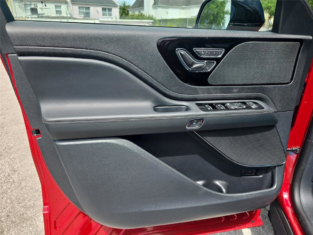 New 2026 Lincoln Aviator 2WD image 12