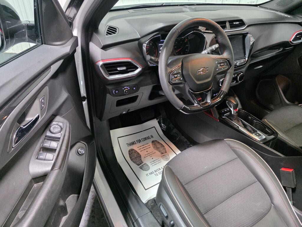 Used 2023 Chevrolet TrailBlazer RS w/ Sun and Liftgate Package AWD/4WD image 6