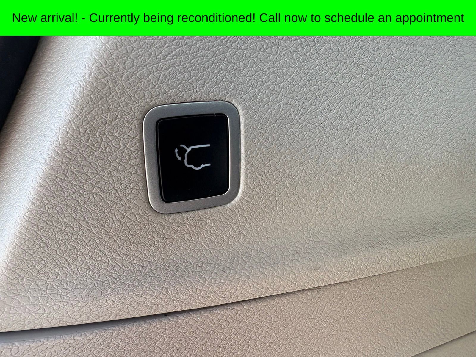 Used 2023 Chrysler Pacifica Touring-L image 6