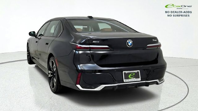 Used 2026 BMW 740i xDrive AWD/4WD image 7