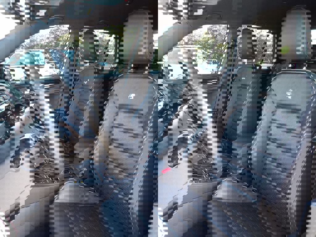 Used 2018 Volkswagen Golf R DCC & Navigation 4motion image 11