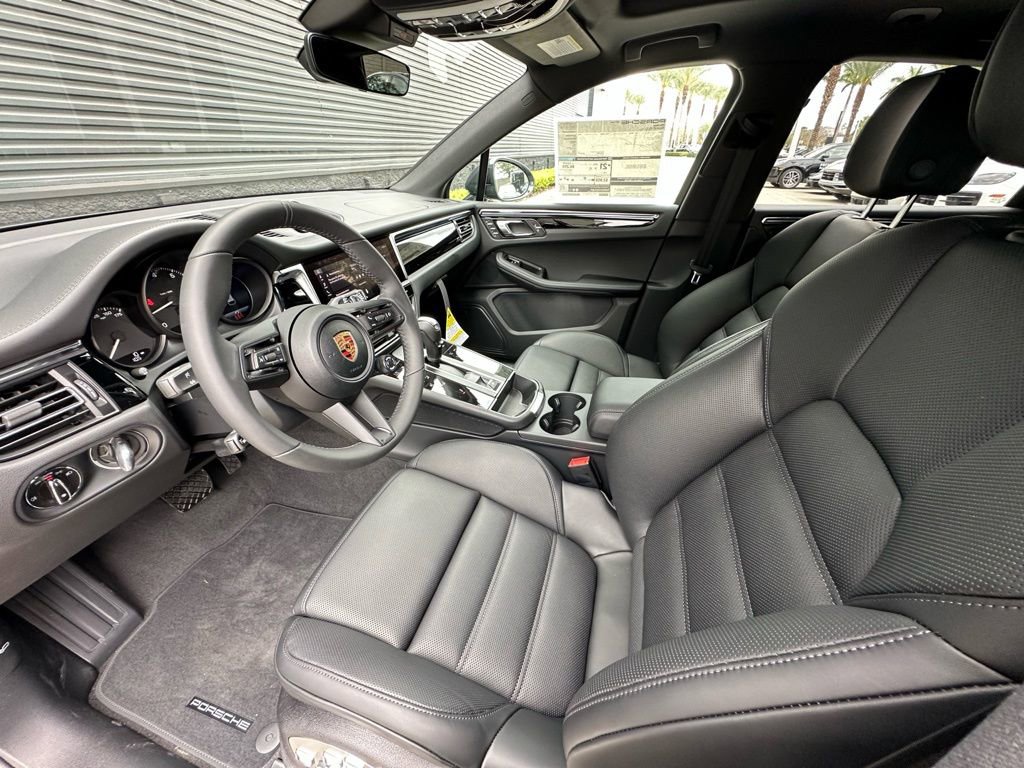 Used 2026 Porsche Macan Turbo AWD/4WD image 4