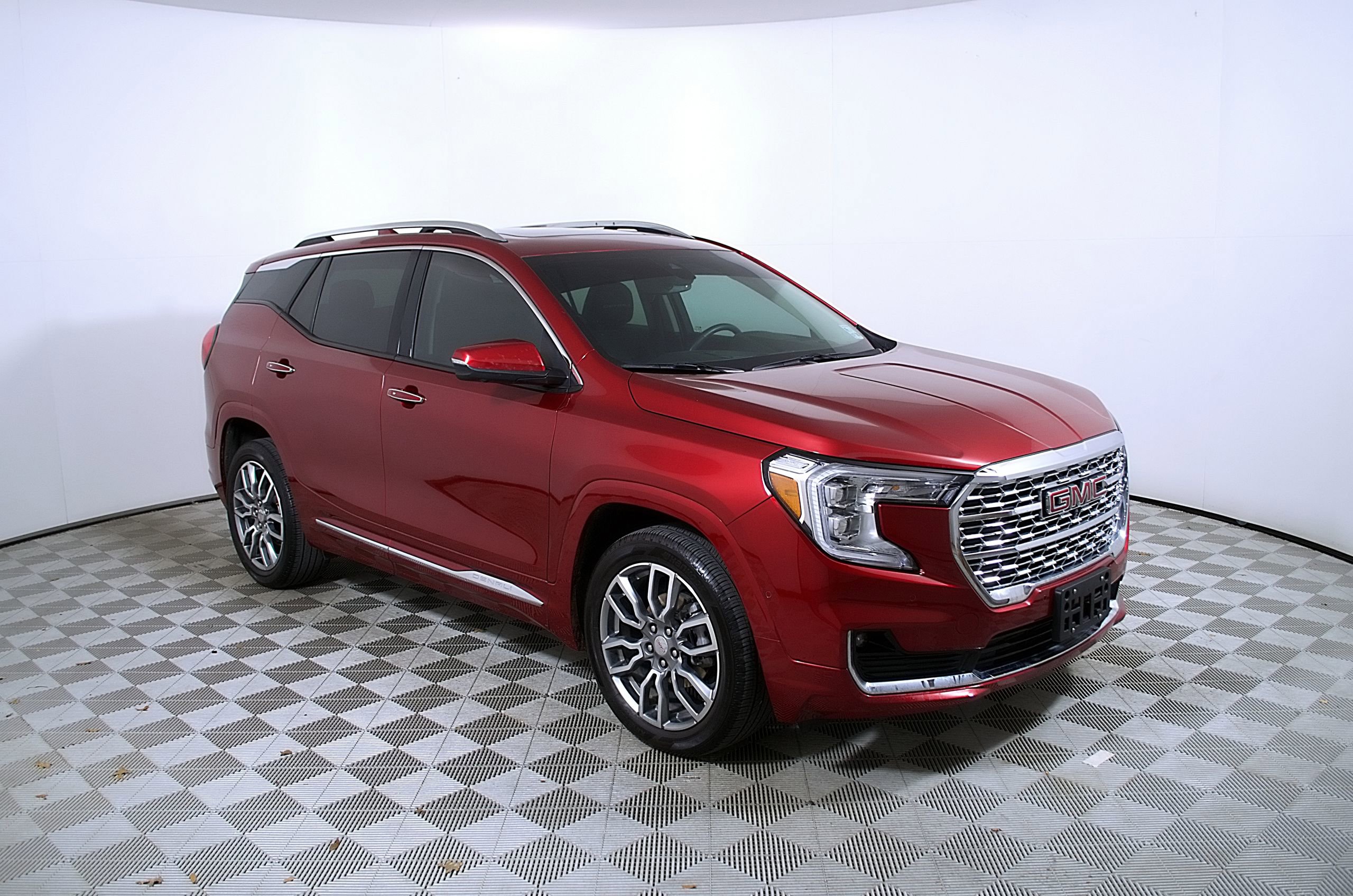 Used 2024 GMC Terrain Denali w/ Denali Premium Package AWD/4WD image 6