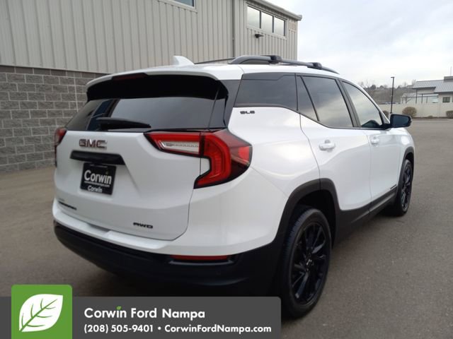 Used 2023 GMC Terrain SLE w/ Driver Convenience Package image 3