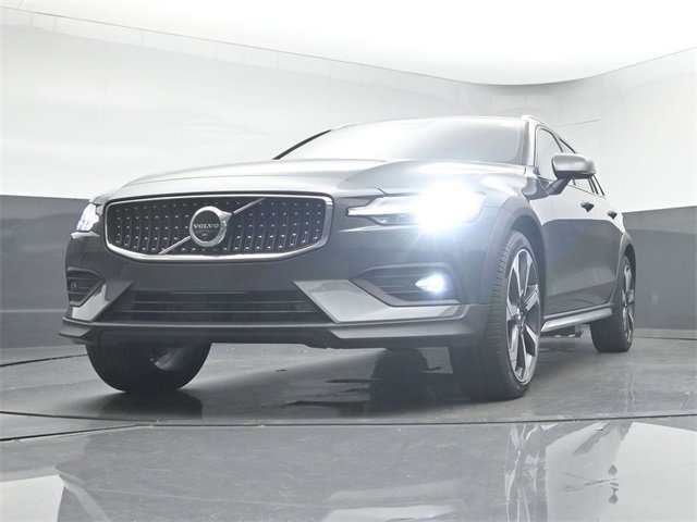 New 2026 Volvo V60 B5 Cross Country Ultra w/ Protection Package Premier image 40