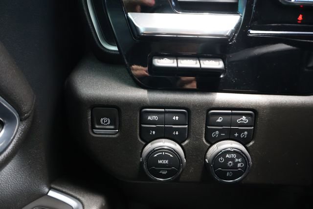 Used 2024 Chevrolet Silverado 2500 High Country w/ High Country Premium Package AWD/4WD image 15