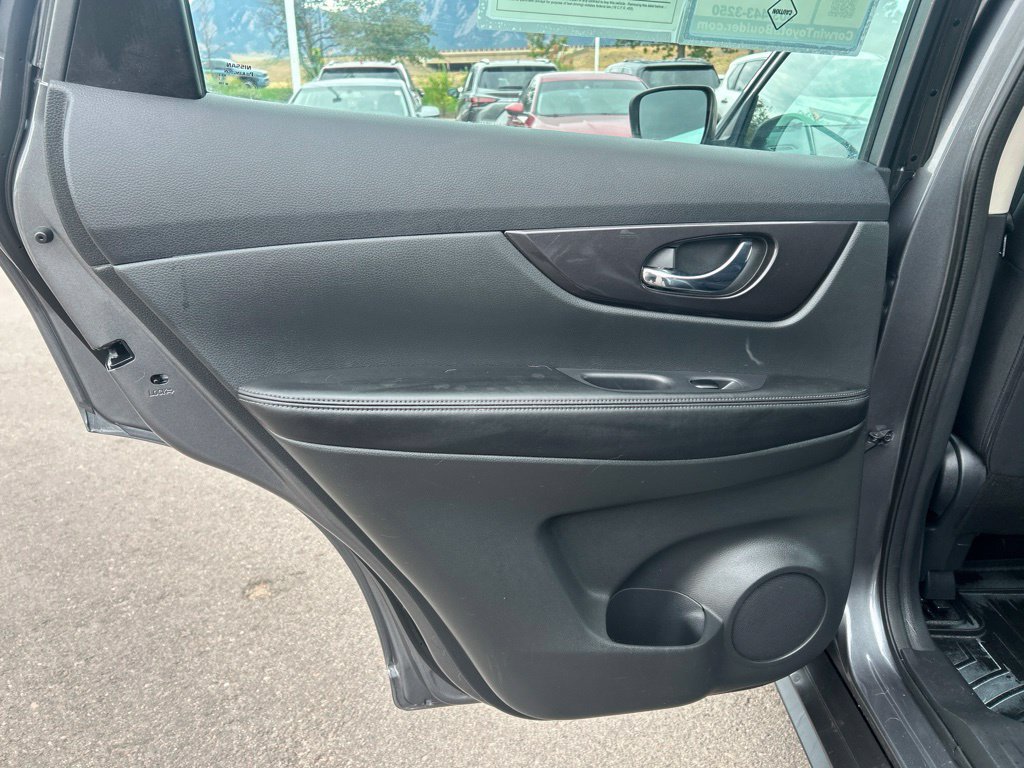 Used 2018 Nissan Rogue S AWD/4WD image 19