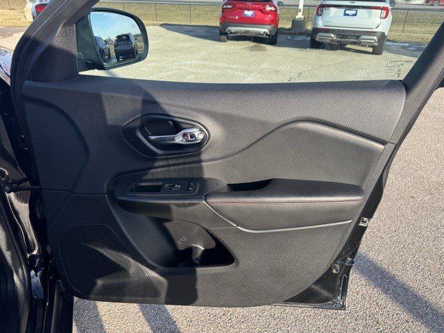 Used 2022 Jeep Cherokee Trailhawk w/ Comfort/Convenience Group image 34