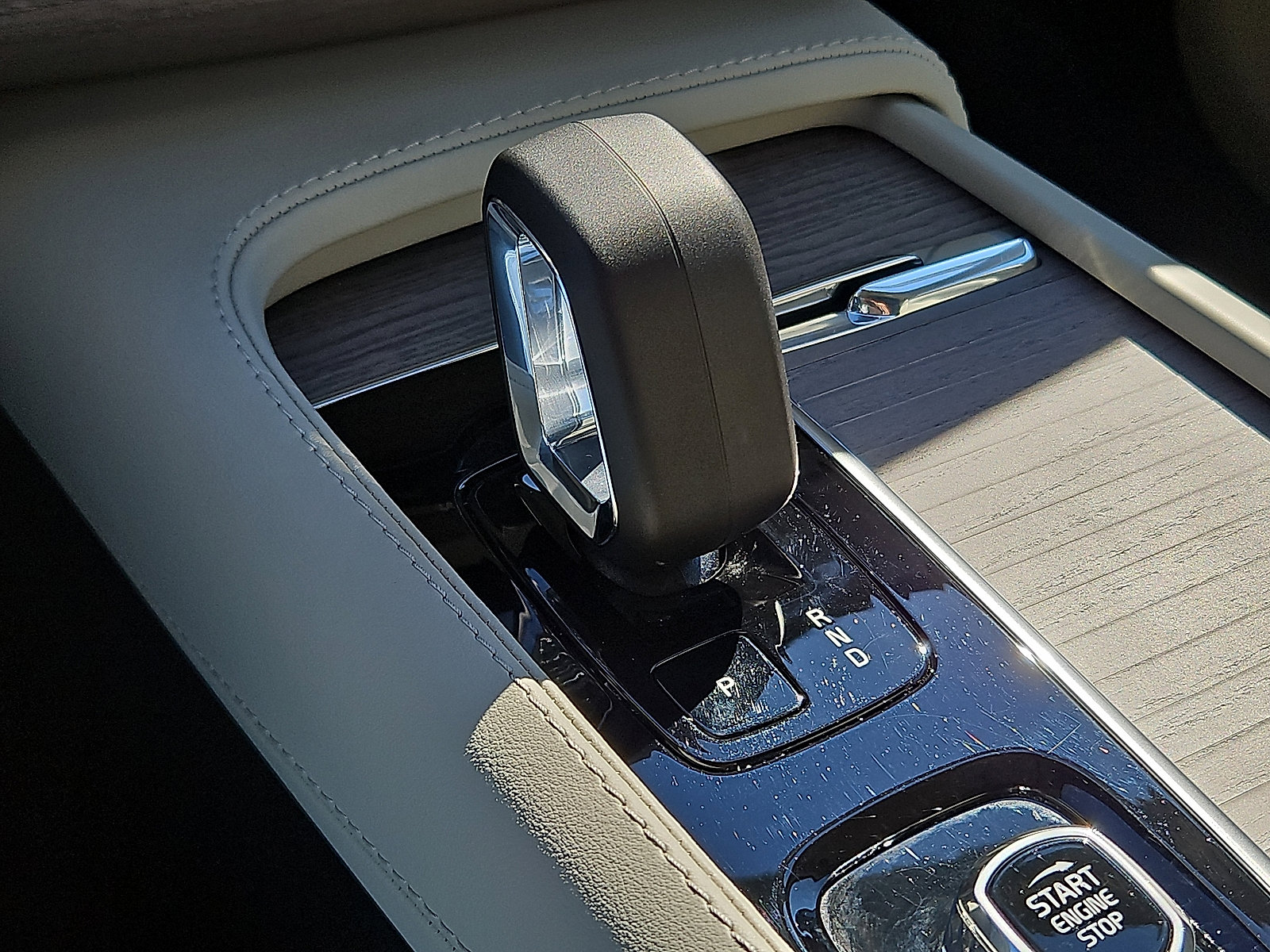 Certified 2024 Volvo XC90 B6 Plus w/ Protection Package Premier image 15