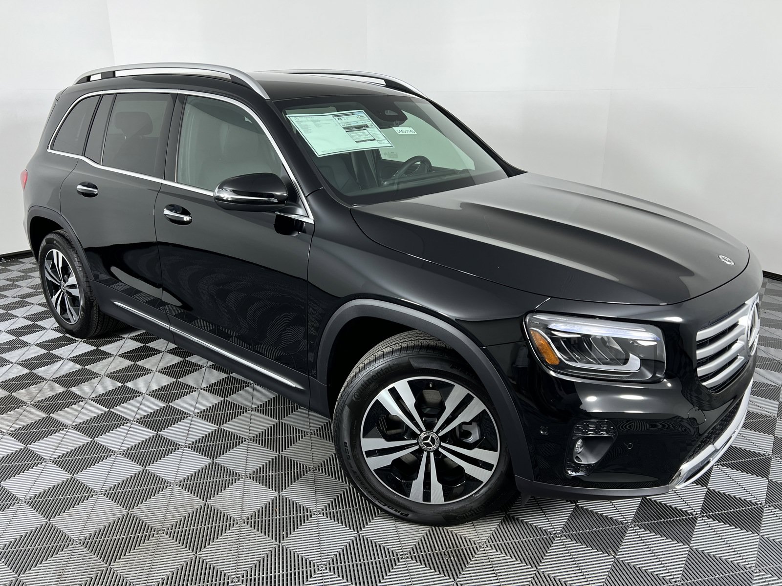 Used 2025 Mercedes-Benz GLB 250 image 2