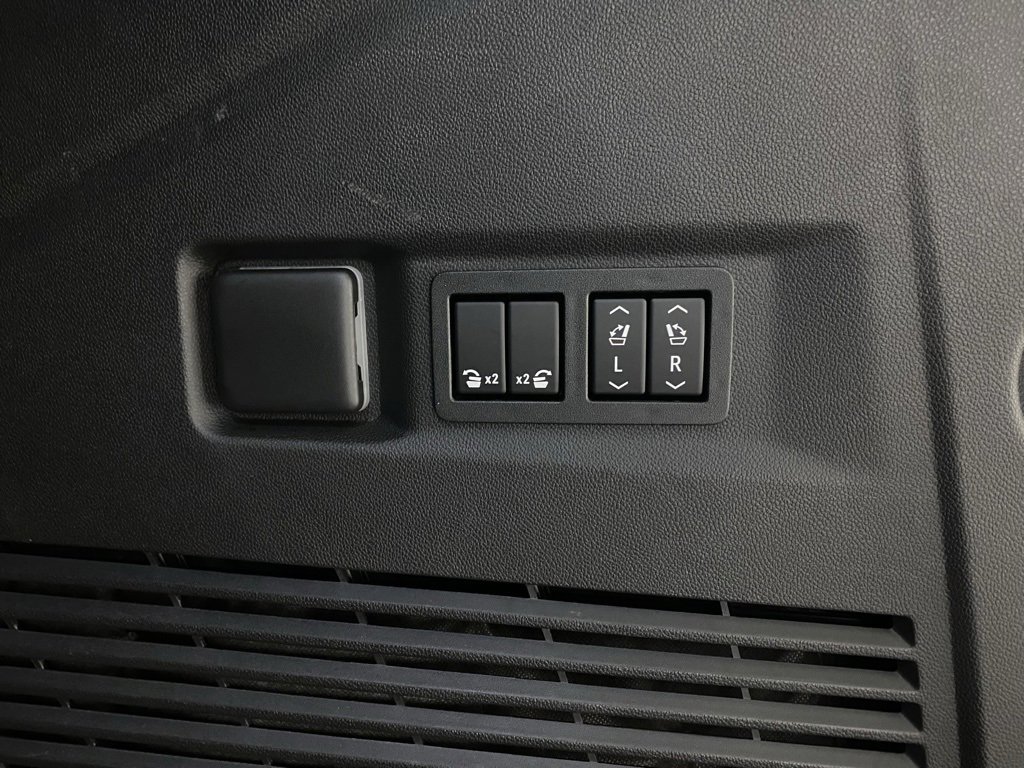 Used 2022 Chevrolet Tahoe High Country image 14