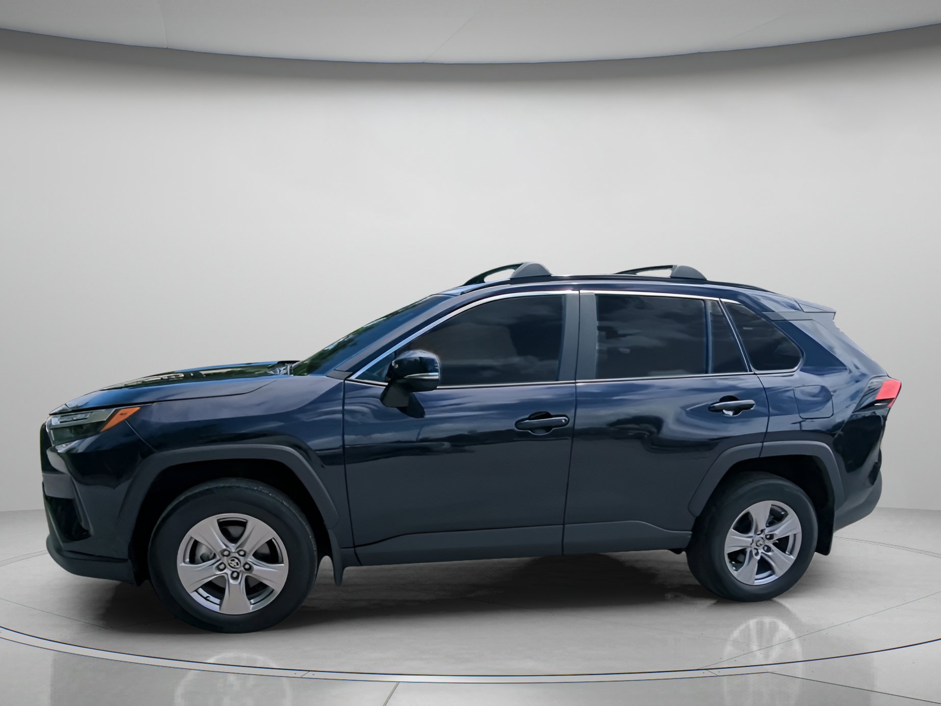 Used 2025 Toyota RAV4 XLE w/ Convenience Package FWD image 16