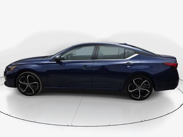 Used 2024 Nissan Altima 2.5 SR w/ SR Premium Package FWD image 9