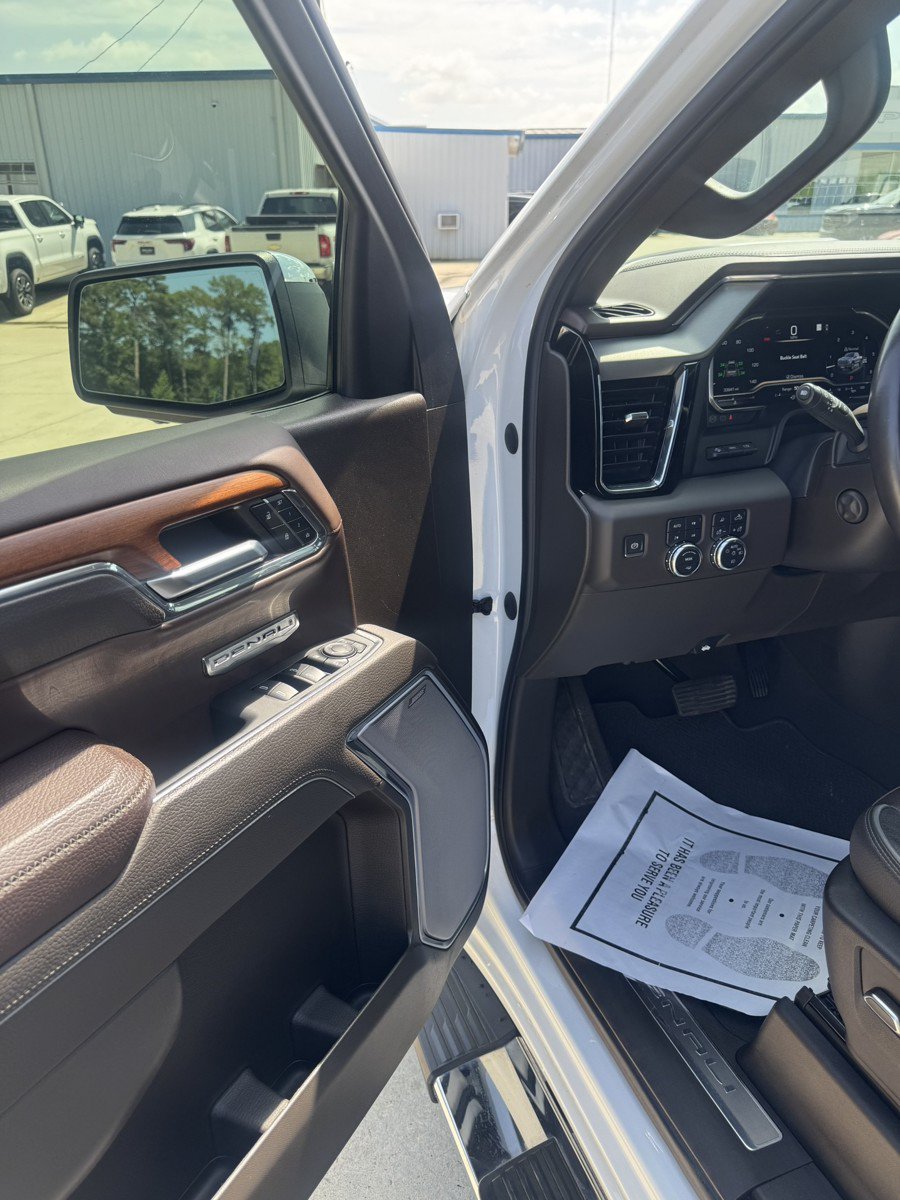 Used 2023 GMC Sierra 1500 Denali w/ Technology Package AWD/4WD image 12
